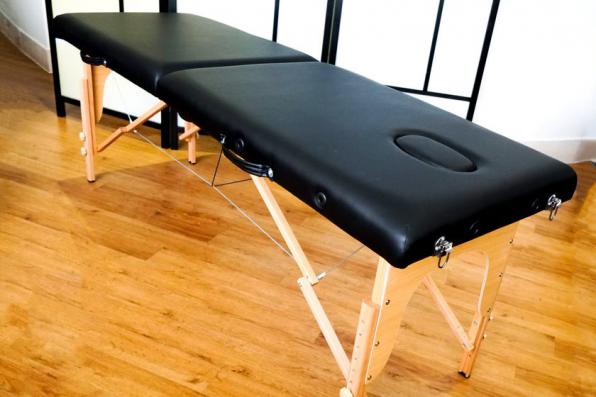 Positive features of salon massage beds